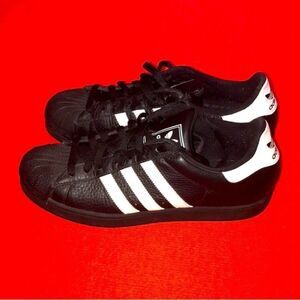 VTG,Rare Adidas #664819  Men's Black and White Striped Sneakers Size 10US